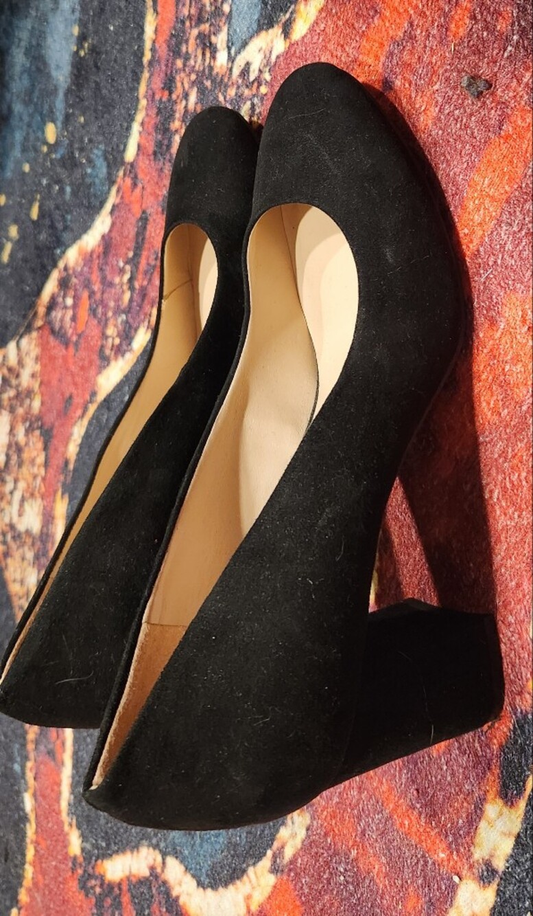 Kelly & Katie Black Faux Suede Round Toe Block Heel Pumps - Size 7.5